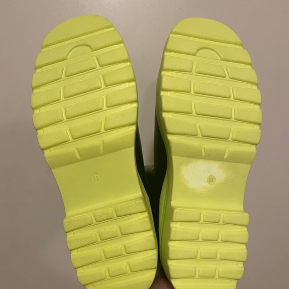 TINSTREE Women's Lug Sole Platform Boots - Picture 4 of 6